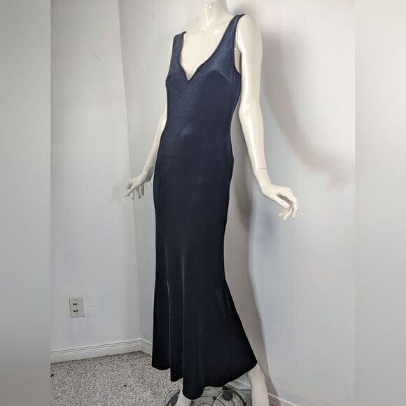 Black velvet dress, 90s prom dress, v neckline, mermaid style, fitted dress, S - Picture 7 of 8